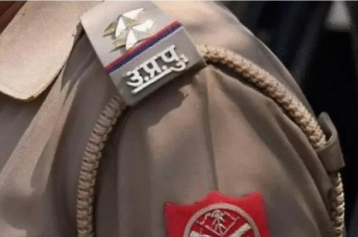 दारोगा की करतूत उजागर, संबंध बनाने से इनकार पर ब्यूटी पार्लर संचालिका की स्कूटी जलाने का आरोप—दो गिरफ्तार