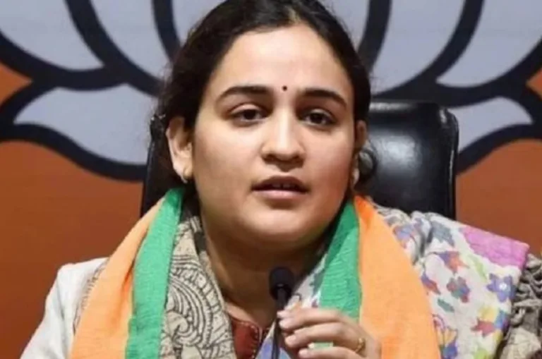 प्रतीक यादव ने अपर्णा यादव से तलाक का किया दावा, पोस्ट से मचा हड़कंप