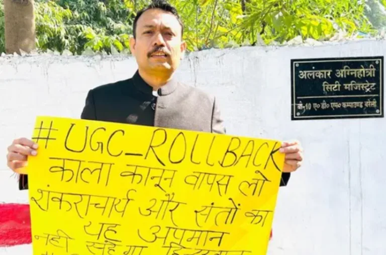 बरेली से लखनऊ भेजे गए PCS अधिकारी अलंकार अग्निहोत्री, फेसबुक पोस्ट के जरिए चेताया