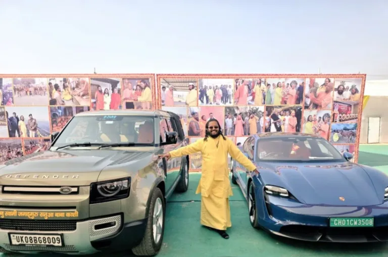 प्रयागराज माघ मेले में सतुआ बाबा की लग्जरी एंट्री, करोड़ों की Porsche बनी आकर्षण