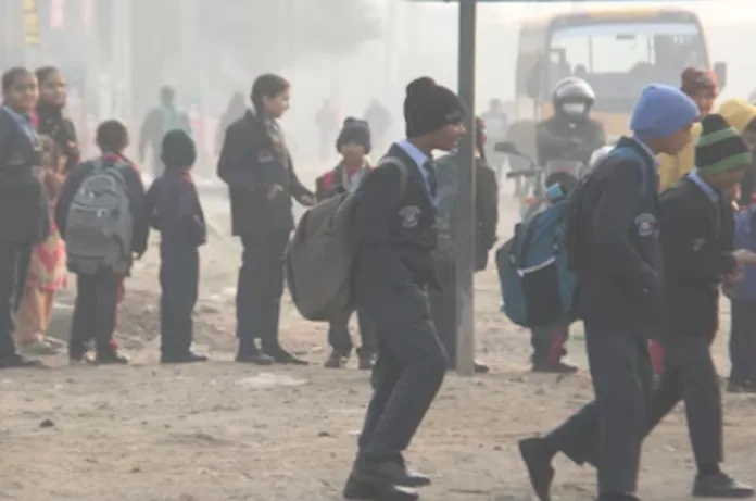 यूपी में सर्दी के बीच स्कूलों को लेकर बड़ा अपडेट, जानें कब खुलेंगे सभी स्कूल