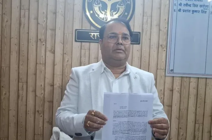 शंकराचार्य विवाद पर अयोध्या से एक और इस्तीफा, GST डिप्टी कमिश्नर प्रशांत कुमार सिंह ने राज्यपाल को भेजा त्यागपत्र