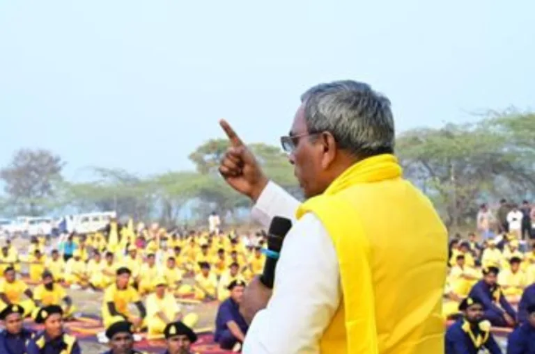 ओपी राजभर की ‘पीली सेना’ का विस्तार, प्रशिक्षण से पहले 2,500 से ज्यादा युवाओं को वर्दी और डंडा