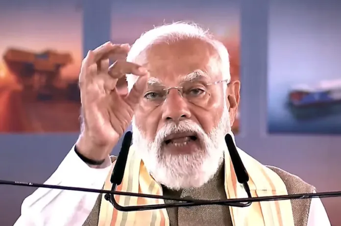 बंगाल में पीएम मोदी ने भरी हुंकार; घुसपैठियों को उनके देश वापस भेजना होगा, TMC पर बरसे