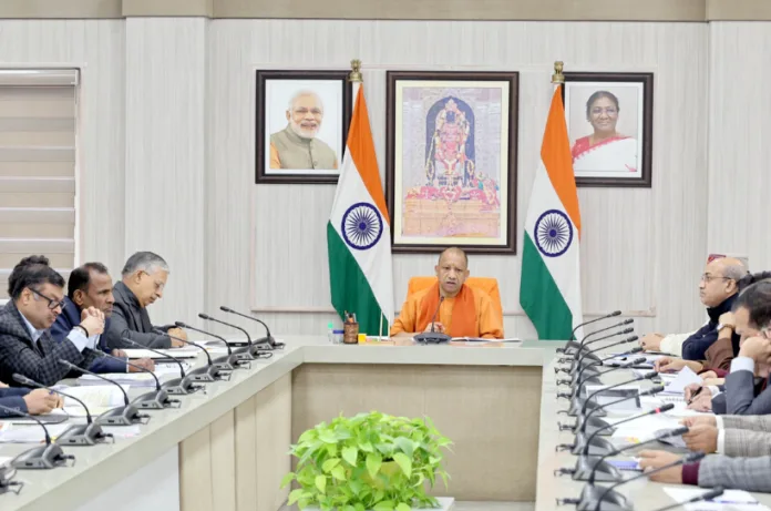 बजट व्यय में तेजी लाएं विभाग, हर स्तर पर तय हो जवाबदेही: सीएम योगी