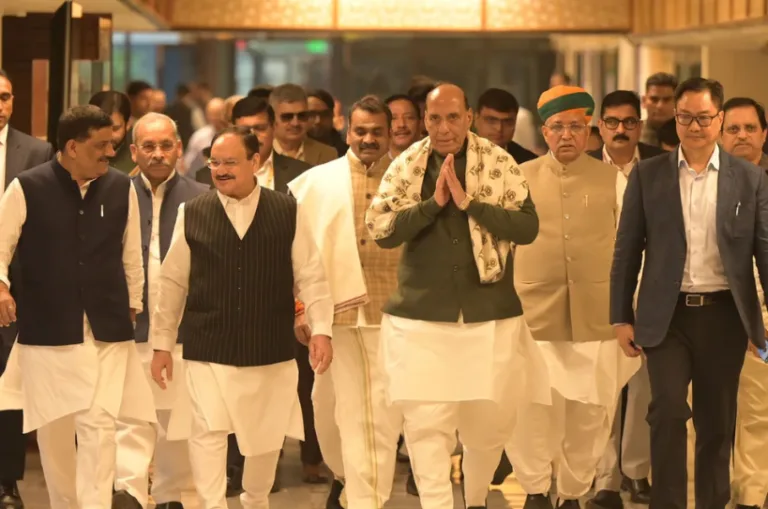 देरी से संसद पहुंचने पर नहीं लगेगी हाजिरी, सांसदों को सैलरी भी गंवानी पड़ेगी