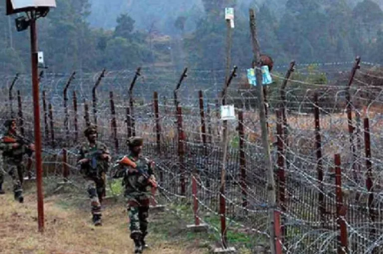 LoC पर पाकिस्तान की नापाक कोशिश नाकाम, सर्विलांस कैमरे लगाते समय फायरिंग, भारतीय सेना ने दिया करारा जवाब
