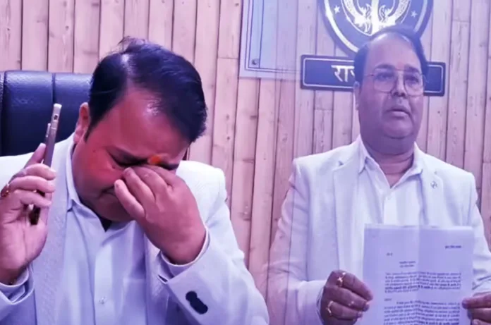 योगी के सम्मान में इस्तीफा या नौकरी बचाने का ड्रामा? GST अधिकारी प्रशांत सिंह पर भाई ने लगाए गंभीर आरोप
