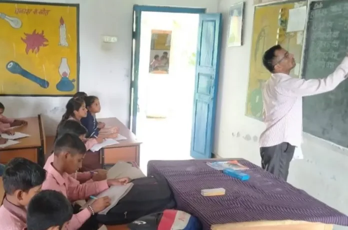 यूपी के शिक्षामित्रों के लिए बड़ी खुशखबरी,शिक्षा महानिदेशक ने जिलाधिकारियों को भेजे ये निर्देश