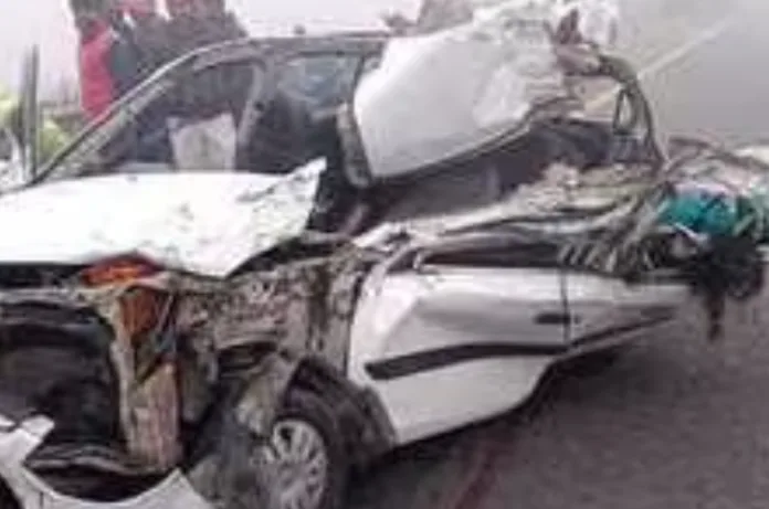 पूर्वांचल एक्सप्रेसवे पर कोहरे के बीच भयानक हादसा, तीन की मौत, पांच घायल