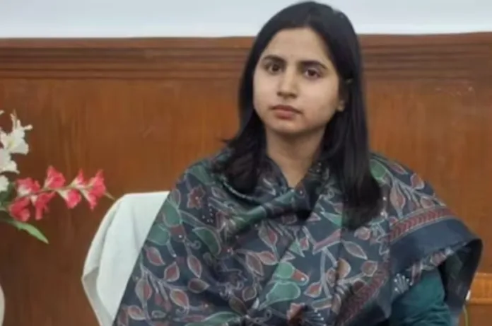 हार मानने वालों के लिए मिसाल: सौम्या मिश्रा बनी IAS, AIR 18 हासिल