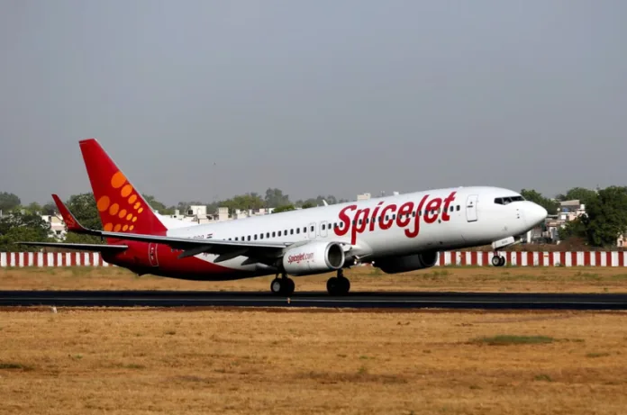 दिल्ली एयरपोर्ट पर स्पाइसजेट विमान की इमरजेंसी लैंडिंग, इंजन फेल होने से लौटा प्लेन; 150 यात्री सुरक्षित