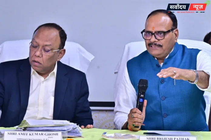 ग्रेटर नोएडा में मंडलीय समीक्षा बैठक, स्वास्थ्य सेवाओं में कोताही पर सख्ती के निर्देश