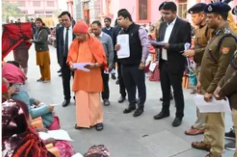 गलत रिपोर्ट देने वाले अधिकारियों के खिलाफ होगी कड़ी कार्रवाई, सीएम योगी ने दिए सख्त निर्देश
