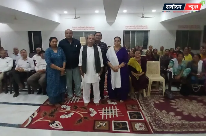 गुजरात से सैकड़ों श्रद्धालु पहुंचे अयोध्या, राम मंदिर निर्माण को बताया ऐतिहासिक