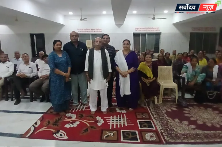 गुजरात से सैकड़ों श्रद्धालु पहुंचे अयोध्या, राम मंदिर निर्माण को बताया ऐतिहासिक