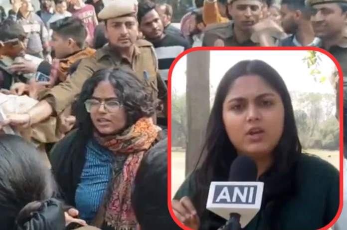 DU में UGC समर्थक प्रदर्शन के दौरान महिला पत्रकार से बदसलूकी, कौन हैं रुचि तिवारी?