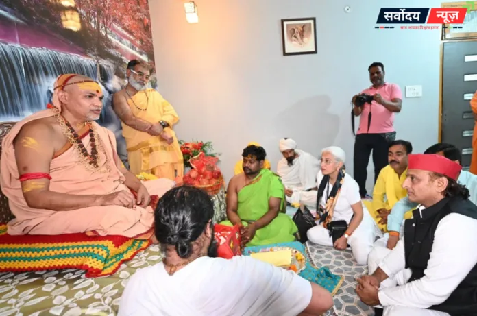 अविमुक्तेश्वरानंद से मिले अखिलेश यादव, बोले- शंकराचार्य का आशीर्वाद मिला तो ‘नकली संतों का अंत’ तय