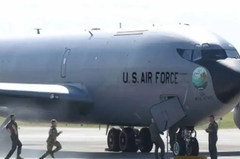 ईरान युद्ध के बीच क्रैश हुआ अमेरिकी टैंकर विमान, 4 क्रू की मौत; हवा में भर रहा था ईंधन