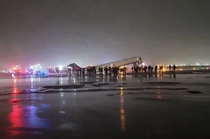 न्यूयॉर्क एयरपोर्ट पर बड़ा हादसा, ट्रक से हो गई प्लेन की भिड़ंत; वीडियो वायरल