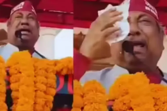 गोरखपुर में मंच पर भावुक हुए संजय निषाद, आरक्षण और उत्पीड़न के मुद्दे पर छलके आंसू