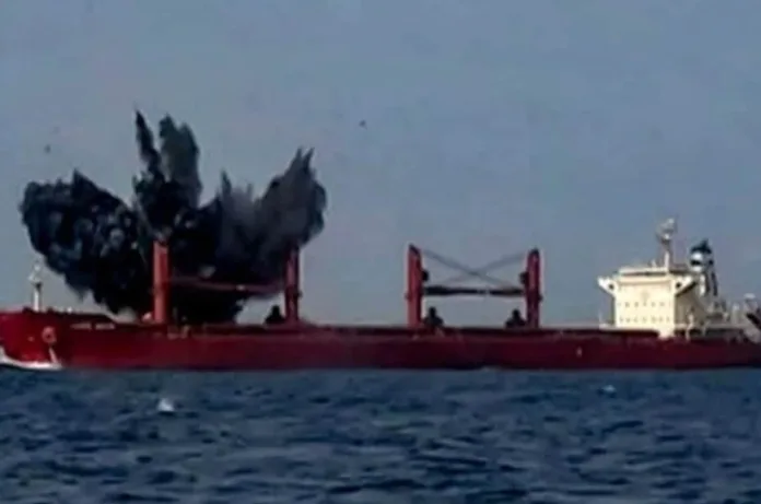 मिडिल ईस्ट में बढ़ा तनाव: ईरान का अमेरिकी जहाज पर हमला