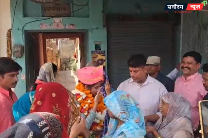 UPPSC Success Story: पंक्चर की दुकान चलाने वाले की बेटी बनी अफसर, बुलंदशहर की गायत्री वर्मा की प्रेरणादायक कहानी