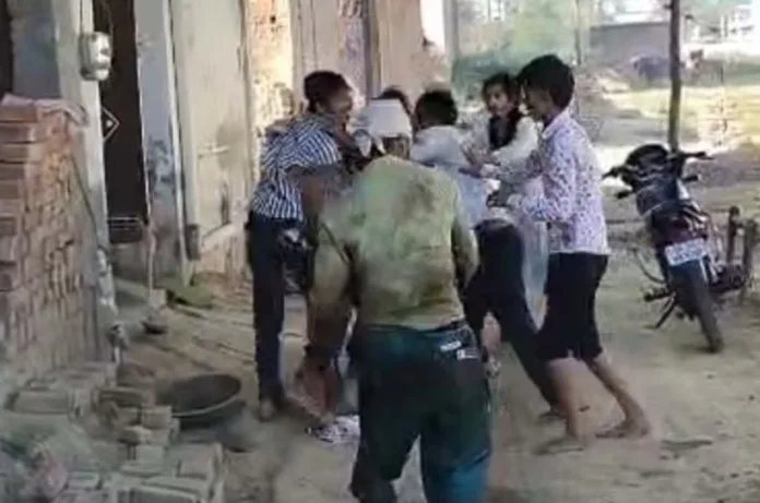 पानी के छींटों से शुरू हुआ विवाद बना खूनी, युवक की हत्या; परिवार के कई लोग घायल