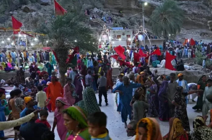 पाकिस्तान में हिंगलाज माता उत्सव: 3 लाख श्रद्धालुओं की जुटान, जानें इतिहास और महत्व