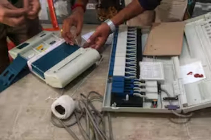 चुनावी इतिहास में पहली बार: उम्मीदवार की मौजूदगी में होगी EVM की जांच, हाई कोर्ट का बड़ा आदेश