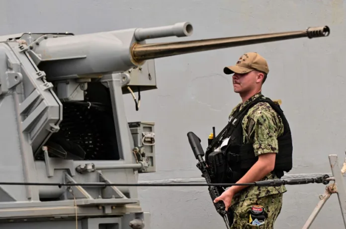 शांति वार्ता या युद्ध की तैयारी? इस्लामाबाद बातचीत के बीच अमेरिका ने भेजे जंगी जहाज, सैनिक तैनात