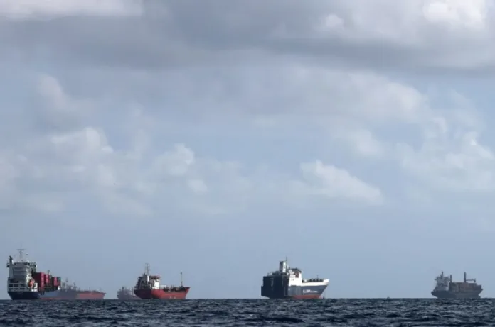 क्या होर्मुज जलडमरूमध्य खोलने में फंसा ईरान?बारूदी सुरंगें बिछाकर खुद भूल गया कहाँ लगाया