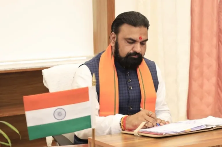 सम्राट चौधरी के शपथ लेते ही ‘बुलडोजर बाबा’ के नारे, क्या बिहार में लागू होगा योगी मॉडल?