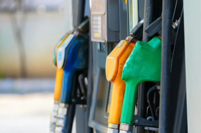 खत्म हो गया तेल का स्टॉक? मचा हड़कंप,इस राज्य में 400 से ज्यादा पंप बंद; सरकार अलर्ट