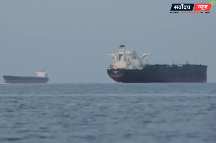 होर्मुज जलडमरूमध्य में तनाव: भारतीय तेल टैंकर पर ईरानी फायरिंग, पीछे हटे दो जहाज...