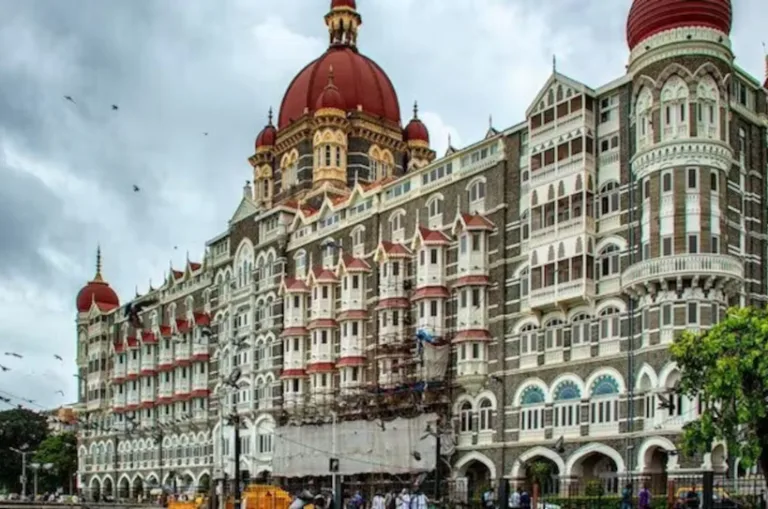 ताज और ट्राइडेंट होटल को आतंकी धमकी,मुंबई में हाई अलर्ट