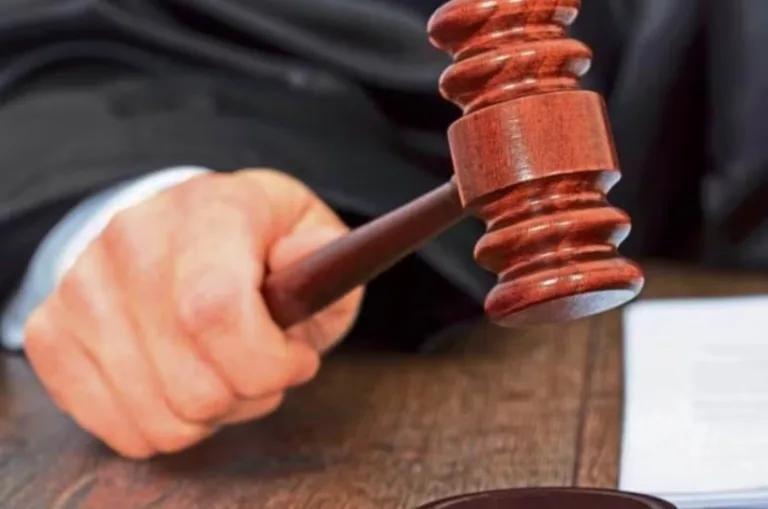 बिना कारण बताए गिरफ्तारी पर हाईकोर्ट सख्त, यूपी सरकार पर 10 लाख रुपये का जुर्माना