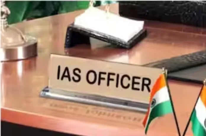 यूपी में बड़ा प्रशासनिक फेरबदल: IAS राम मोहन मीणा बने CDO, 19 PCS अधिकारियों के तबादले