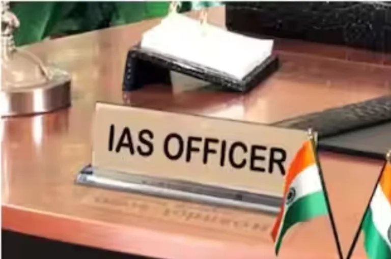 यूपी में बड़ा प्रशासनिक फेरबदल: IAS राम मोहन मीणा बने CDO, 19 PCS अधिकारियों के तबादले