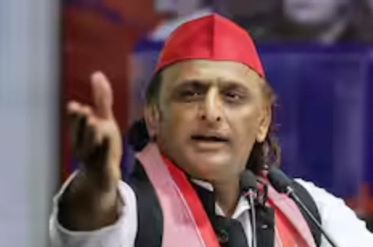 सीएम योगी के तारों पर कपड़े सुखाने वाले बयान पर भड़के अखिलेश,बोले- जनता भाजपा को ‘धो-पटककर’ सुखा देगी