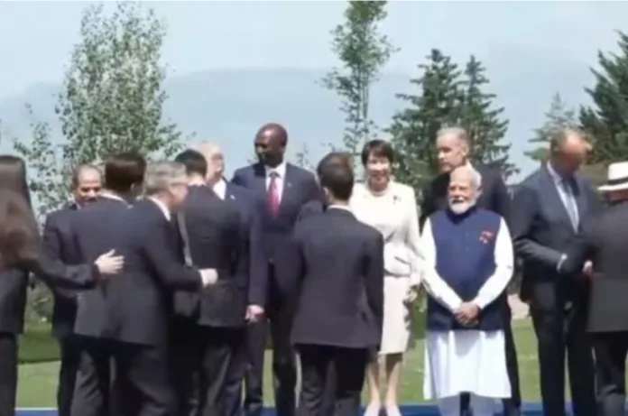 जी-7 समिट में पीएम मोदी को देखते ही गले मिलने पहुंचे ब्रिटेन के प्रधानमंत्री, वीडियो हुआ वायरल