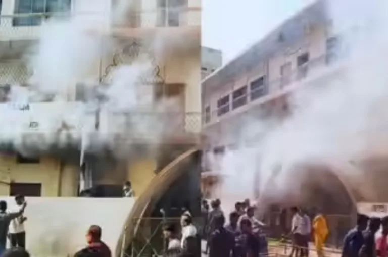 लखनऊ के इरम कॉलेज में लगी आग, मची अफरातफरी, कल अग्निकांड में 15 जिंदा जले थे