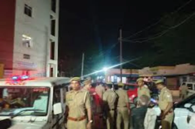 हरदोई में SDM पर हमला: निरीक्षण के दौरान विवाद, पथराव में अधिकारी घायल; गांव में भारी पुलिस बल तैनात