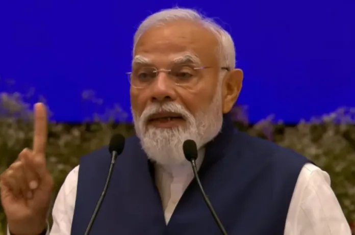 NDA सरकार के 12 साल पूरे होने पर पीएम मोदी का कांग्रेस पर निशाना, 'हिंदू ग्रोथ रेट' को लेकर साधा हमला