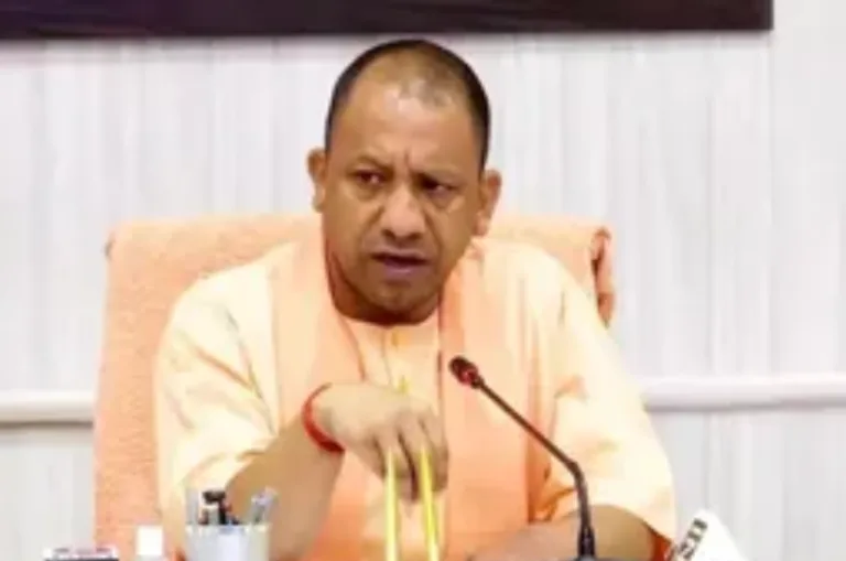 यूपी पुलिस भर्ती परीक्षा: अभ्यर्थियों को रोडवेज बसों में किराए पर 50% छूट, सीएम योगी का बड़ा फैसला