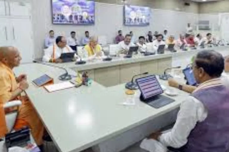 वकीलों को तोहफा दे सकती है सरकार, योगी कैबिनेट की बैठक में कल 16 से अधिक प्रस्तावों पर होगा फैसला