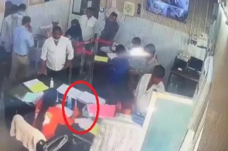 गाजियाबाद: चाकू लेकर इमरजेंसी वार्ड में घुसी महिला, अस्पताल में मची अफरा-तफरी; वीडियो वायरल