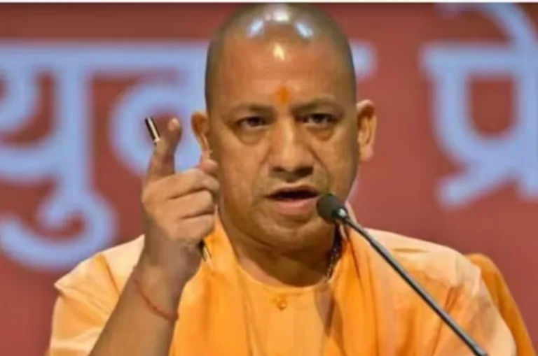 अतिक्रमण कतई बर्दाश्त नहीं, आरोपियों पर तत्काल करें कार्रवाईः सीएम योगी