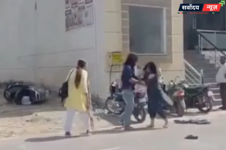पति, पत्नी और कथित प्रेमिका के बीच सड़क पर हाई-वोल्टेज ड्रामा, वीडियो वायरल