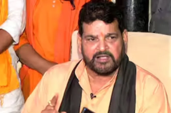 राम मंदिर चढ़ावा विवाद: ‘सच बोलूंगा तो परेशानी में आ जाऊंगा’, बृजभूषण शरण सिंह के बयान से बढ़ी चर्चा